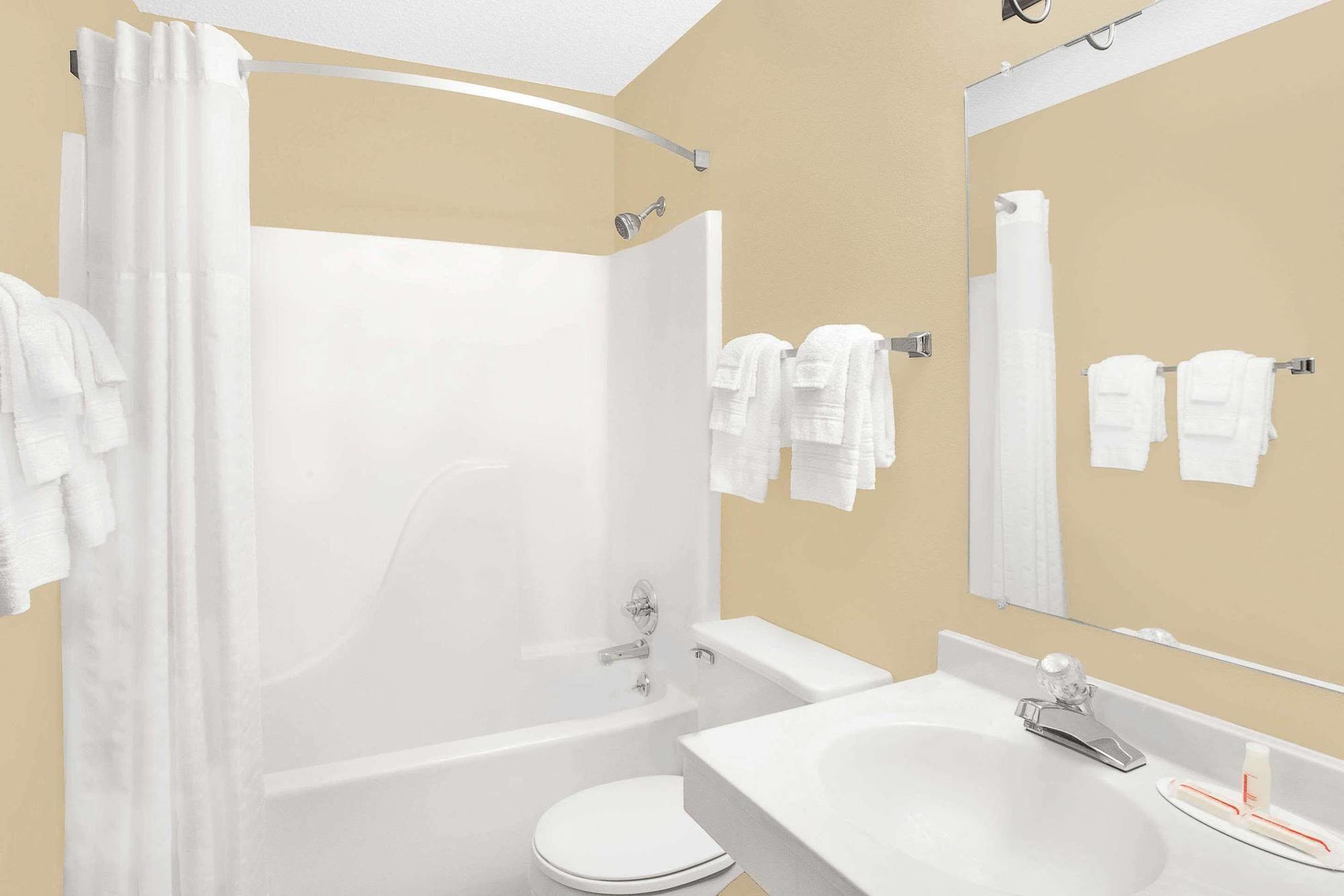 Super 8 By Wyndham Mt Pleasant Motel Mount Pleasant Ngoại thất bức ảnh